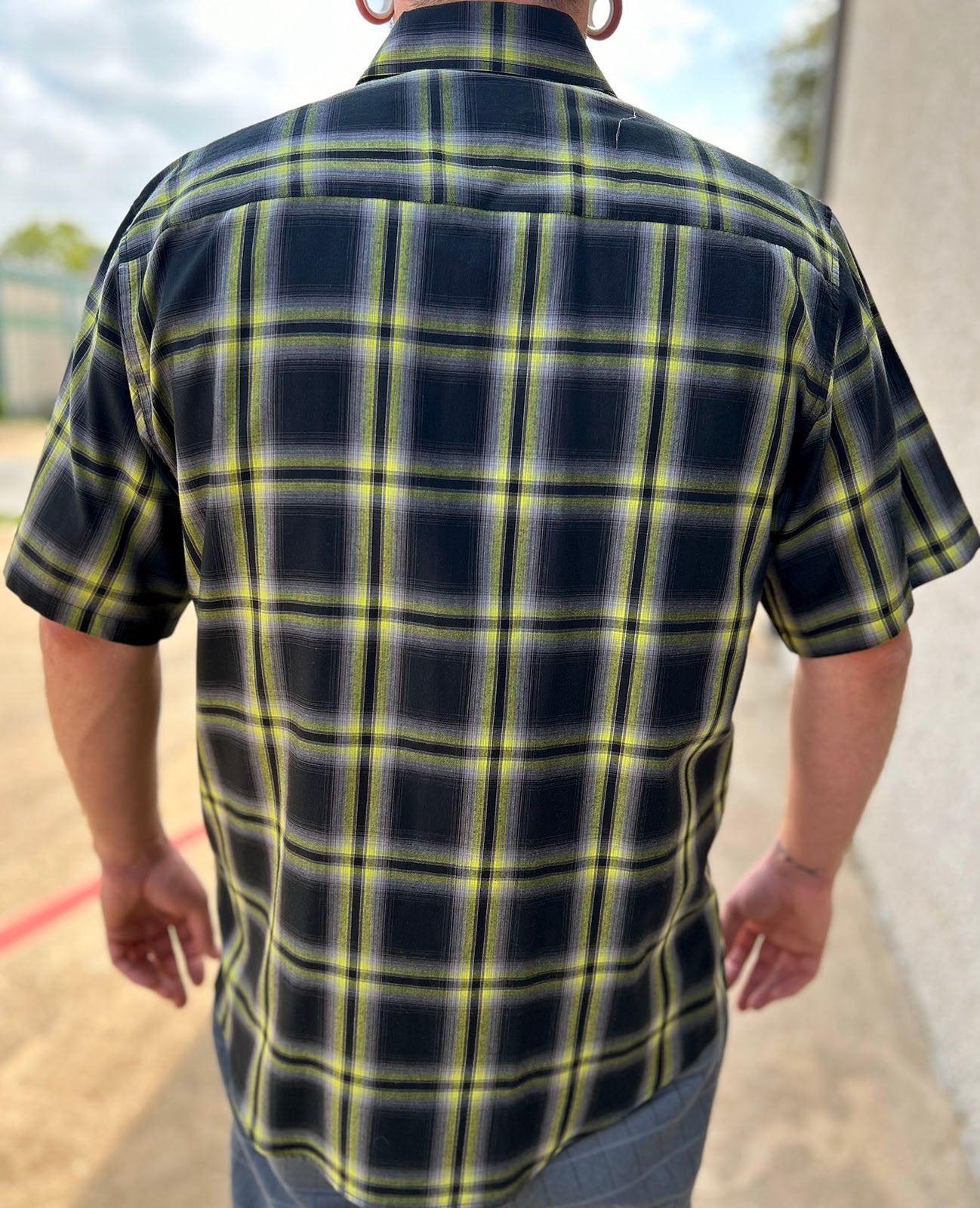 Light Weight Short Sleeve Button Up Shirt - Shock